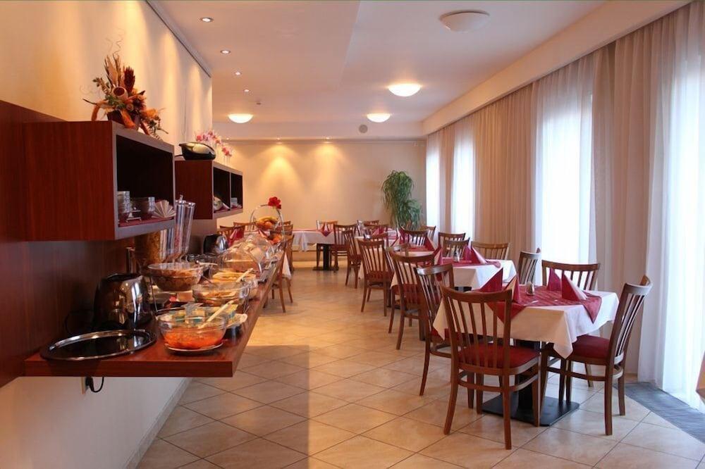 Hotel Popelka Praga Restaurant foto